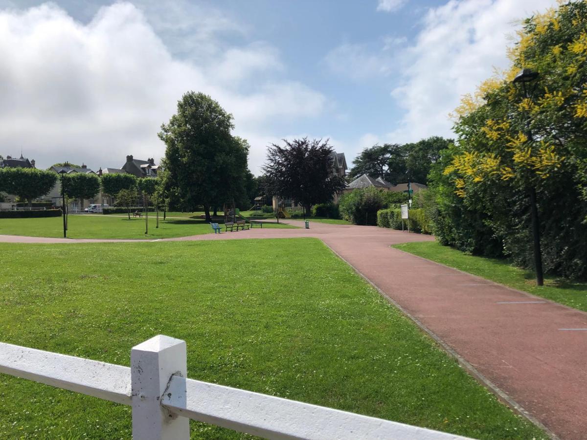 Casa Parcului Villa Villers-sur-Mer Exteriör bild
